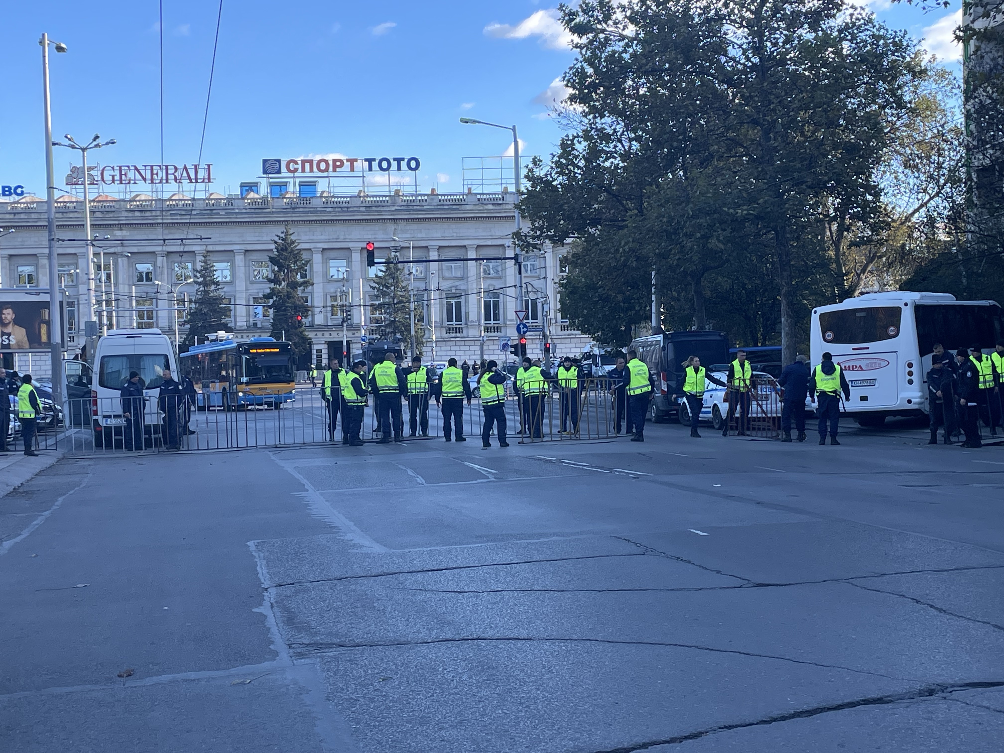 Блокираха "Васил Левски" 4 часа преди мача