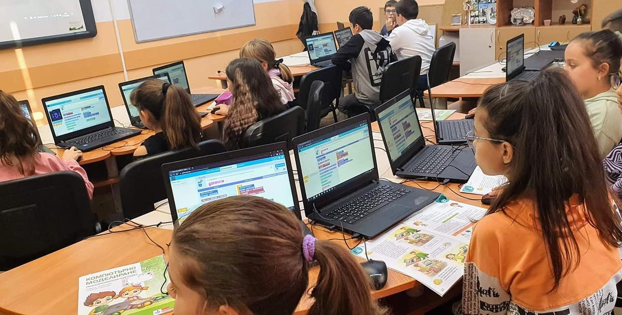 80 000 ученици влезли в клубове по интереси