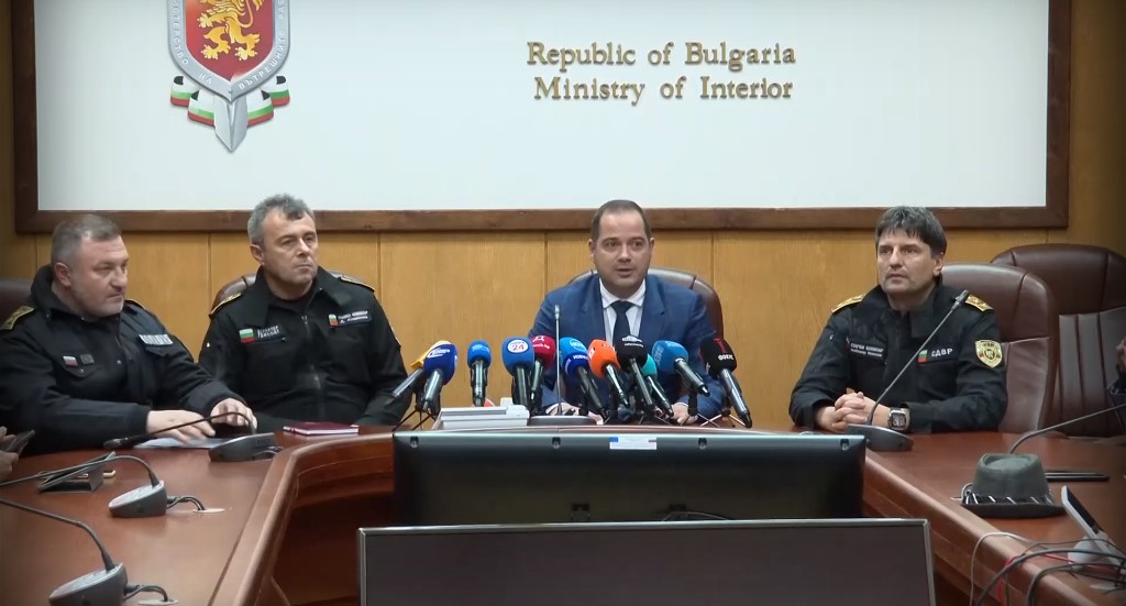 Вътрешният министър Калин Стоянов: Не подавам оставка, няма да предам колегите (обзор)