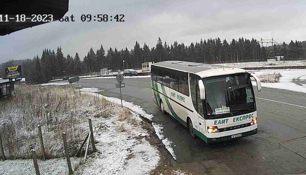 Сняг падна на "Петрохан" и по проходите в Смолянско