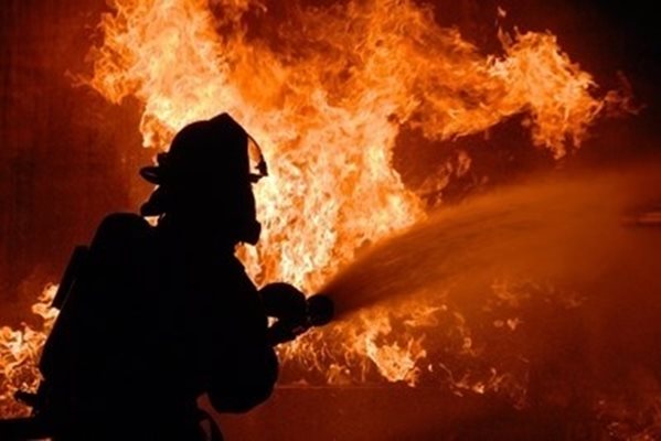 Камион с 20 тона соя лумна в пламъци в Хаинбоаз заради техническа неизправност