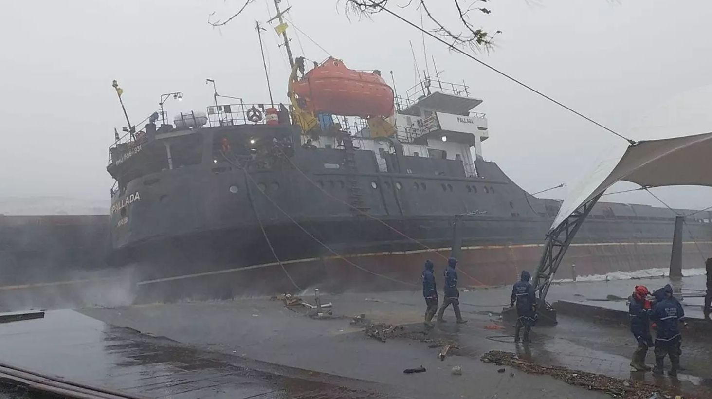 Буря потопи турски кораб в Черно море (обзор)