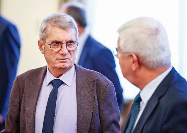 Хинков: Продължаваме тенденцията за увеличаване на разходите за извънболнична помощ и профилактика