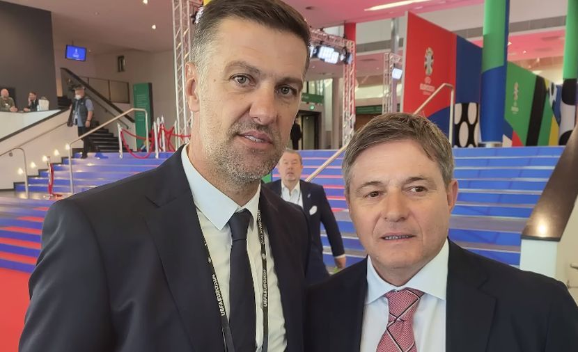 Лепа Брена пя на ухото на Пикси Стойкович след мача с България