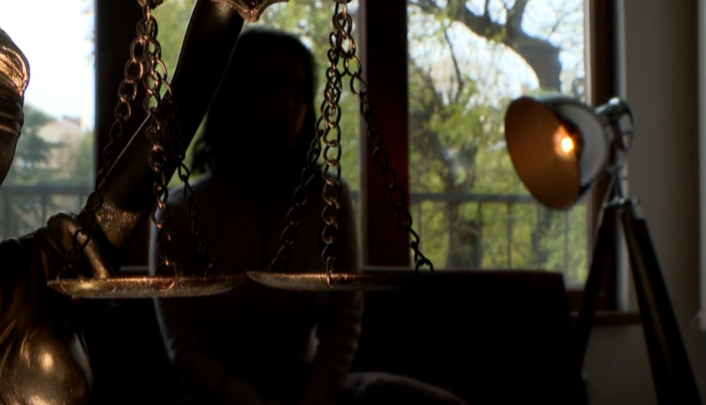 Битото от полицаи момиче в нощта на протеста: Ритаха ме нарочно в корема, за да нямам деца