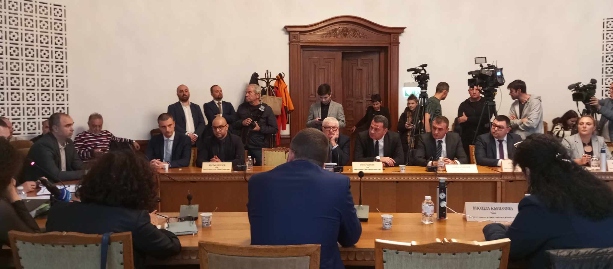 Борислав Михайлов на изслушване в парламента в 15:30 ч.