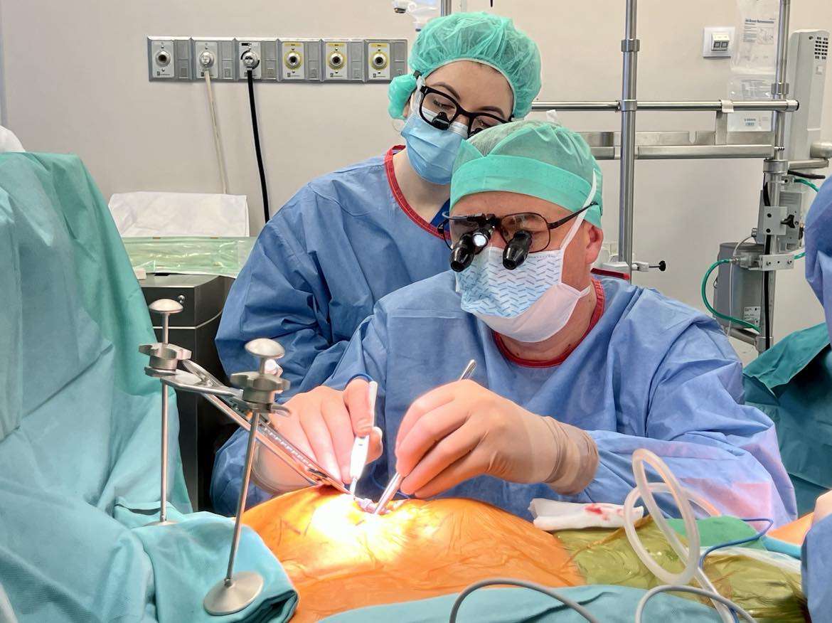 Д-р Андрей Неутов, кардиохирург: Операцията на сърце през по-малък разрез активно се развива по света