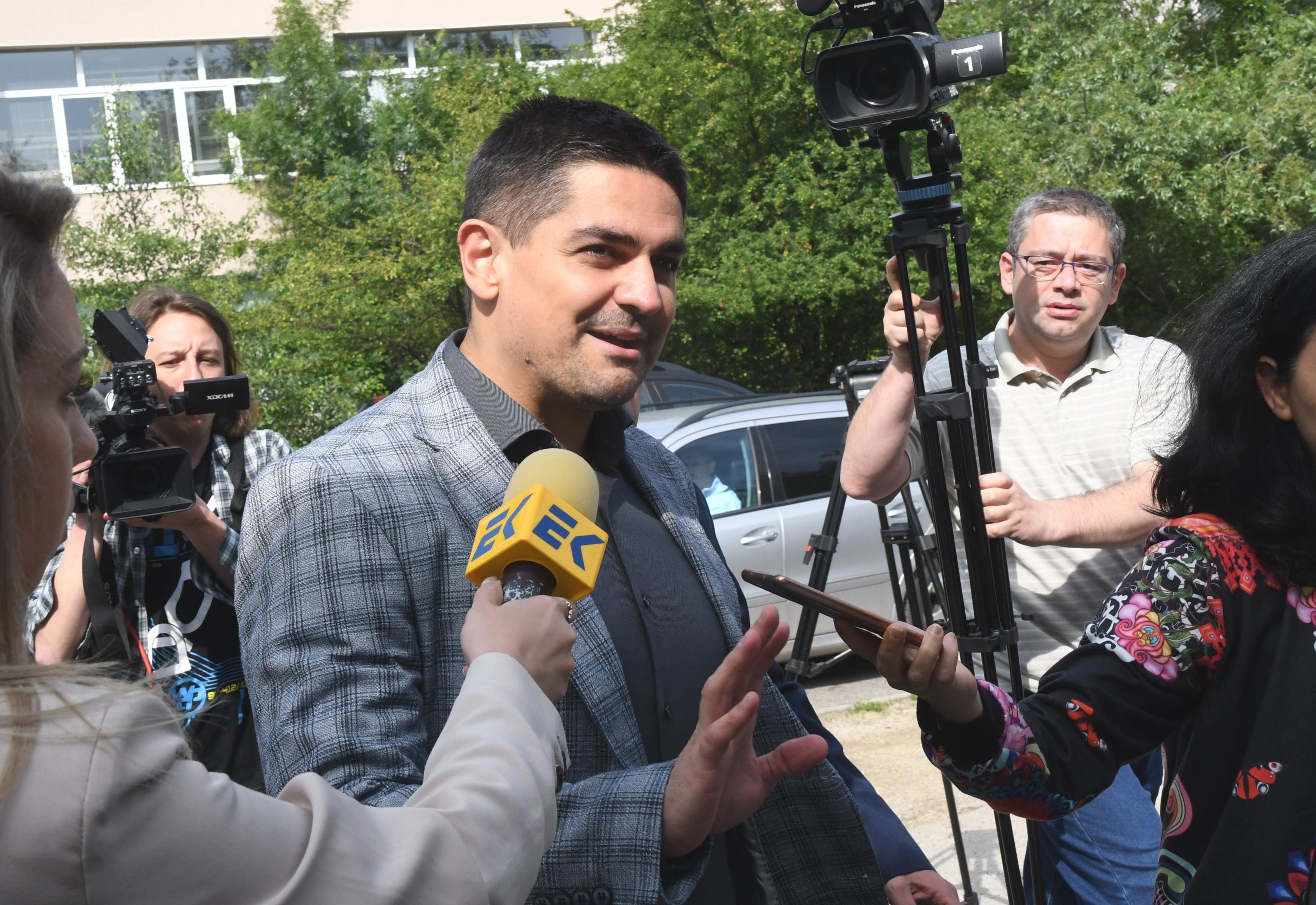 Радостин Василев: Ще подам жалба до главния прокурор и министъра на вътрешните работи срещу Лена Бориславова за заплаха