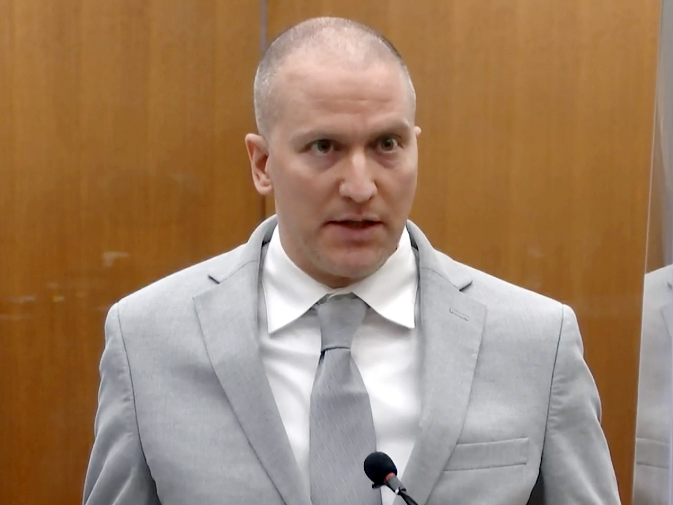 Наръгаха с нож полицая, заловил Джордж Флойд (обзор)