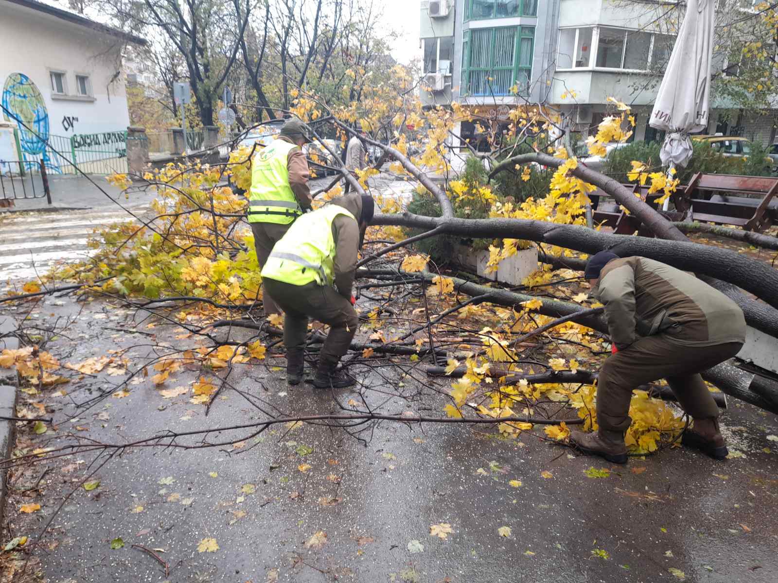 С дронове оглеждат покриви за щети от бурята във Варна
