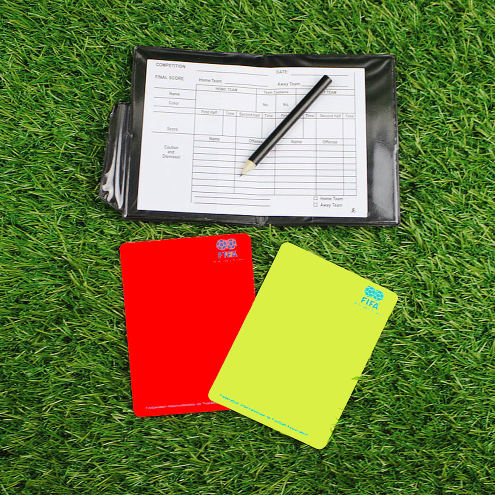 Играчи на Шахтьор и Антверпен се биха след мача, съдията ги наказа с картони