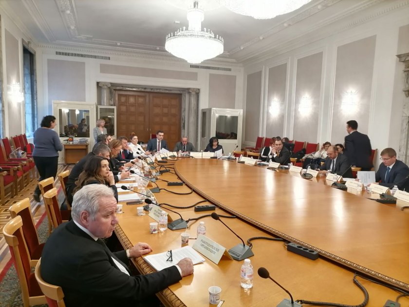 Бюджетната комисия ратифицира договора за бронетранспортьорите "Страйкър"