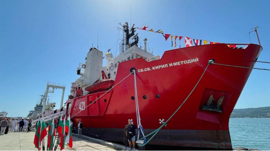 Полярният ни кораб дебне за пирати край Западна Африка