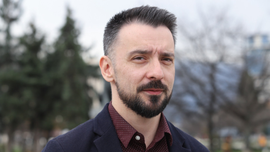 Кристиян Шкварек, политически анализатор, председател на Младежкия консервативен клуб, пред „Труд News“: Българинът е консерватор, но за престиж се пише либерал
