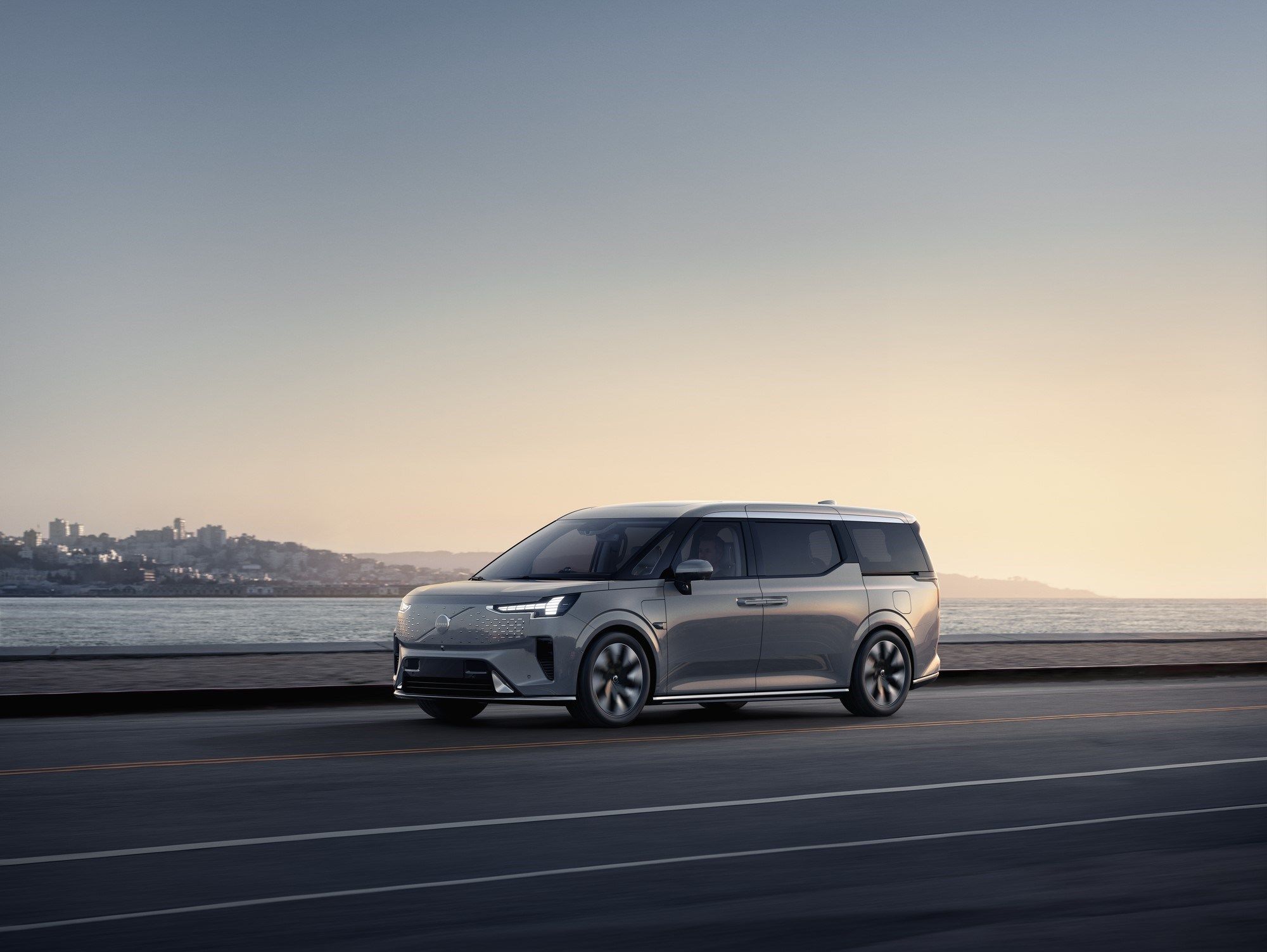 Volvo пусна ван на ток