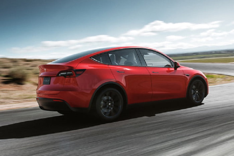 Бивш служител на Tesla хвърля съмнения относно безопасността на автомобила