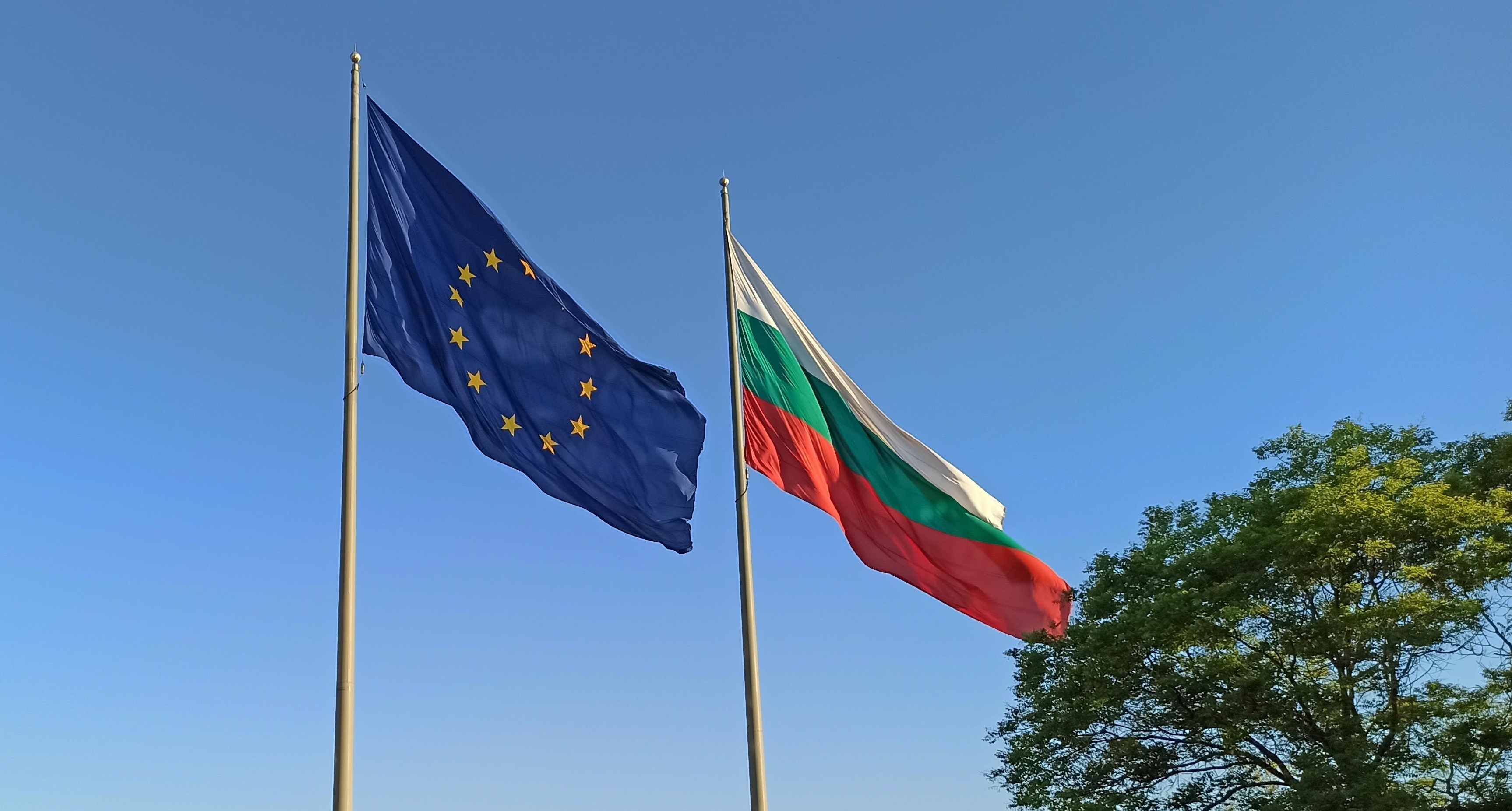 Проучване на Евробарометър: Под половината българи харесват ЕС
