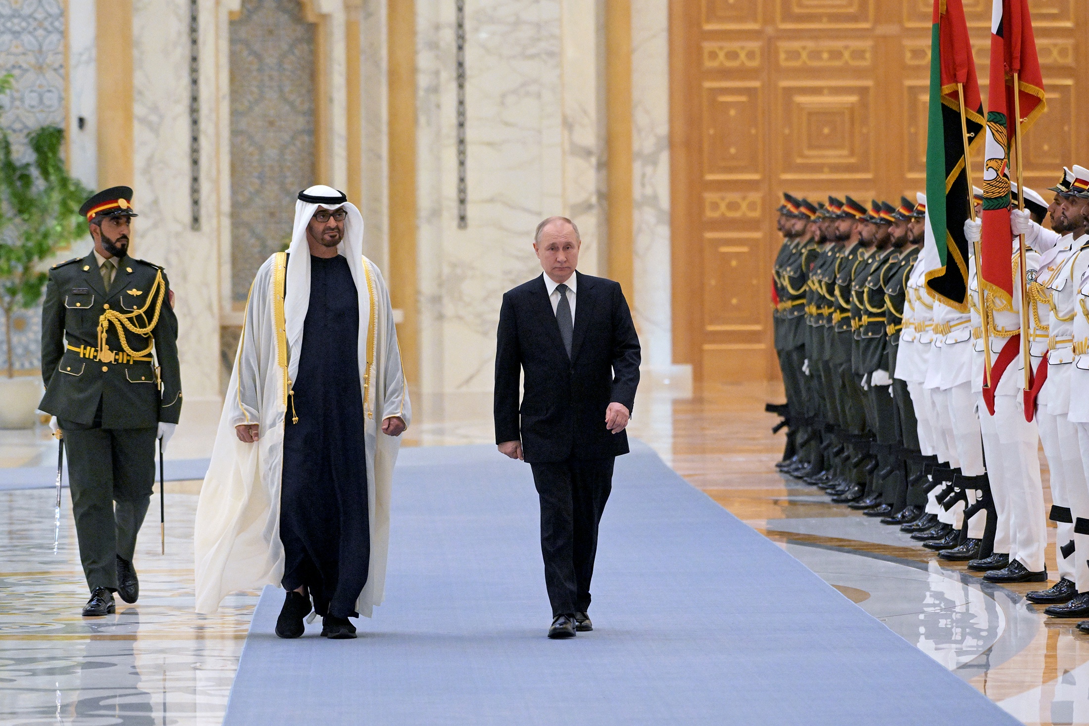 Путин бе посрещнат с почести в ОАЕ (обзор)