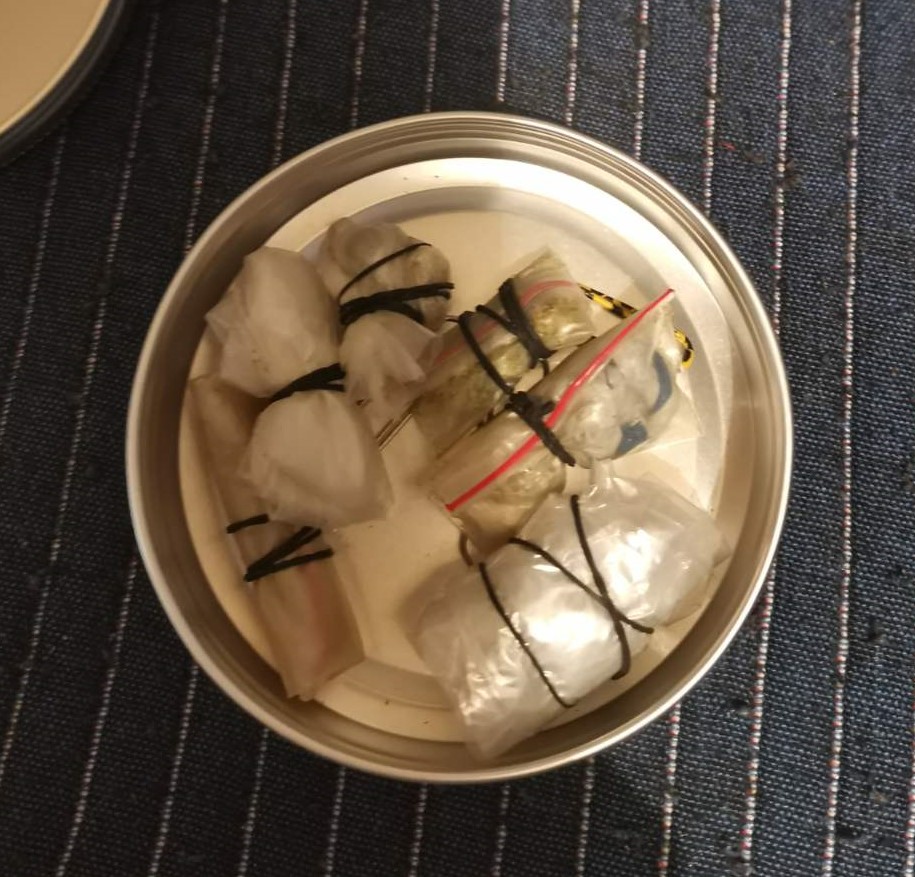 Задържаха мъж, разпространявал наркотици в кв. „Бояна“ (СНИМКИ)