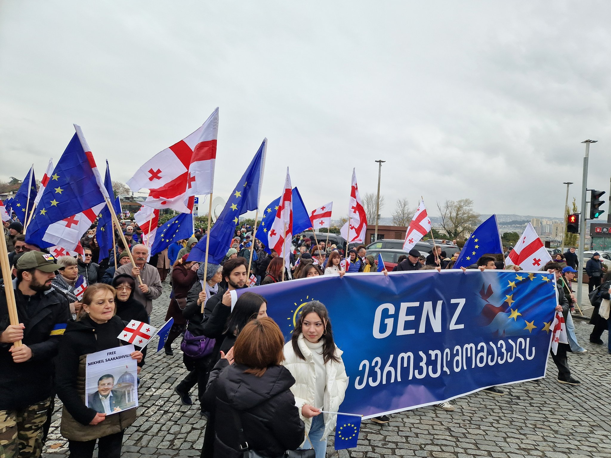 Грузинци излязоха на шествие в подкрепа на кандидатурата на страната за членство в ЕС