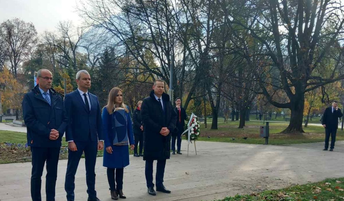 Костадин Костадинов с делегация на "Възраждане" на международна конференция в Белград за нелегалната емиграция