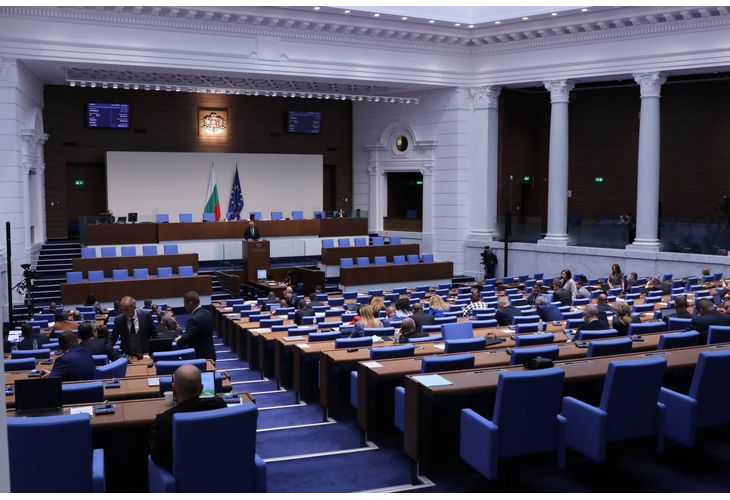 Конституционният ред в държавата пред разпад