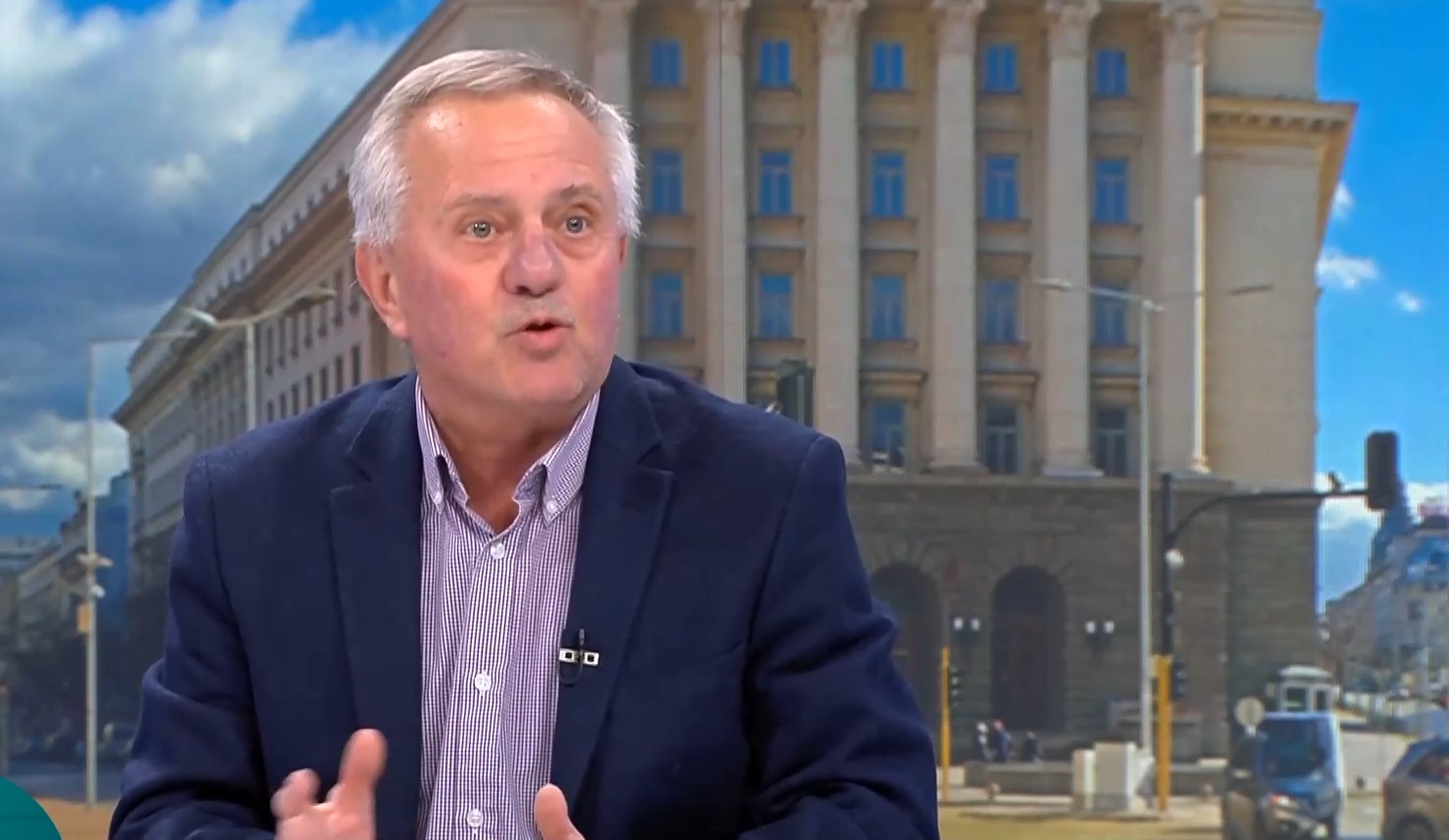 Проф. Матанов за Паметника на Съветската армия: Внушението с войника, който държи автомат, е ясно