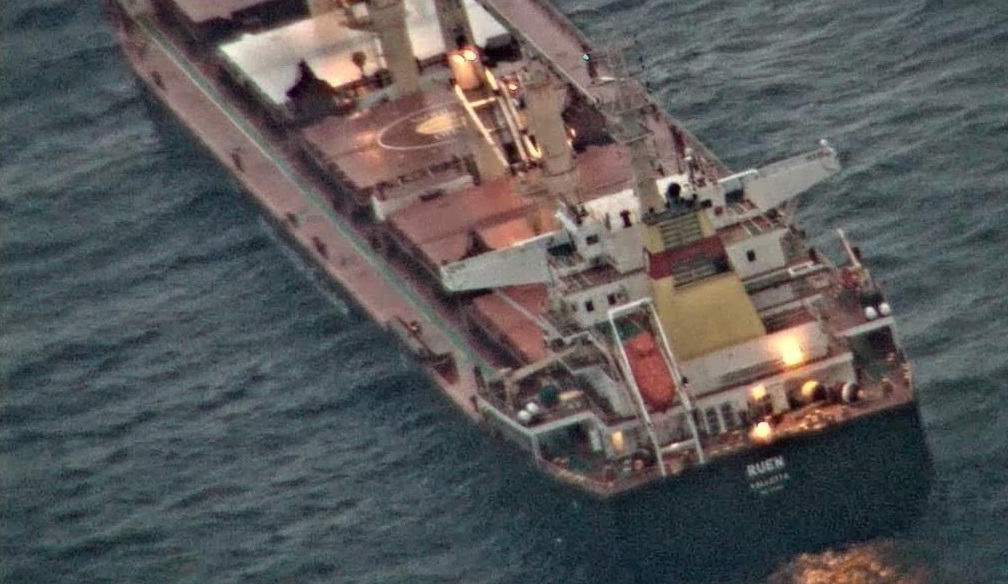 Индийски военноморски съд засече кораба „Руен“