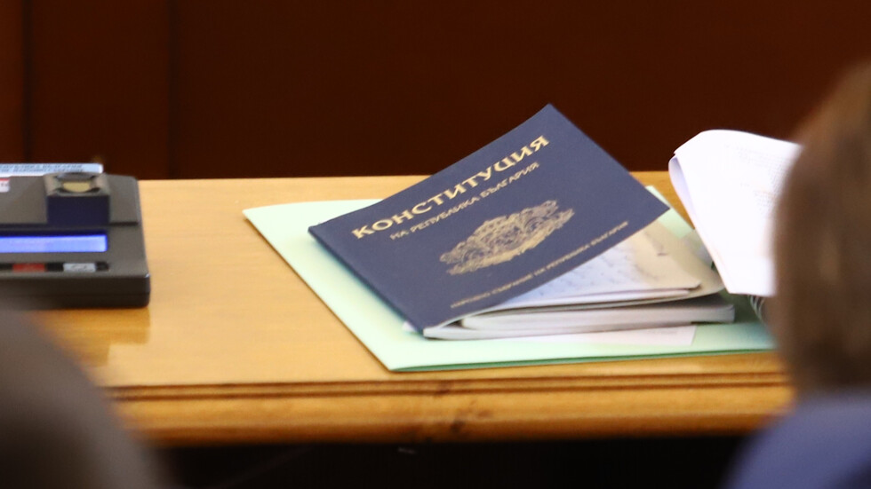 Депутатите продължават дебатите по промените в Конституцията