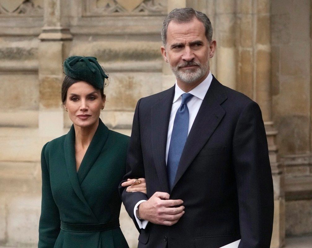 Слухове за изневяра на кралицата тресат Испания