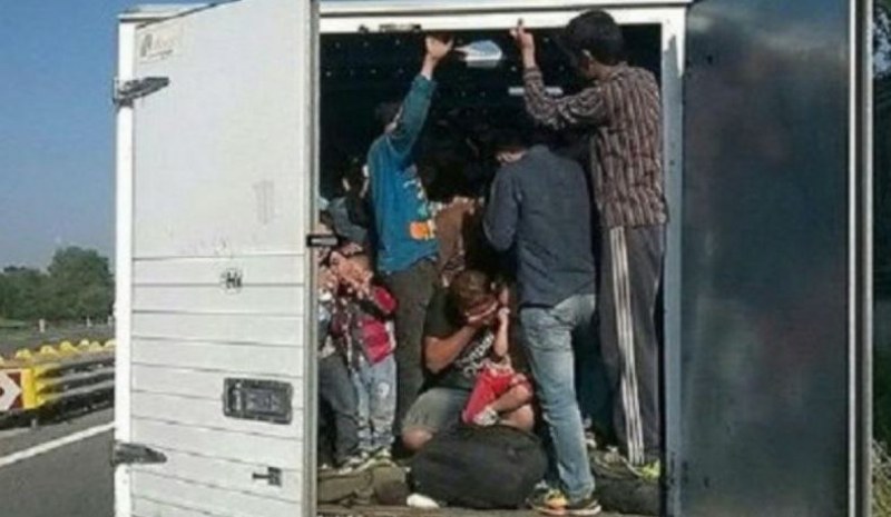 Арестуваха български тираджия в Румъния, превозвал десетки мигранти
