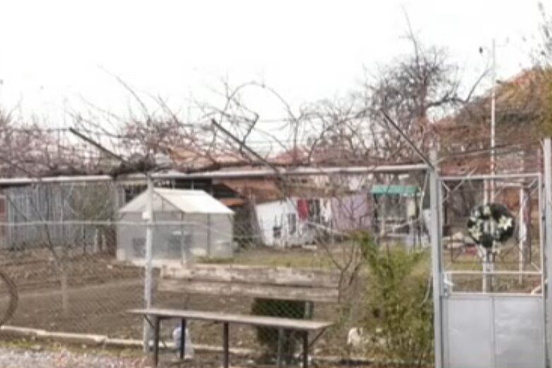 Случаят с детето, открито в кокошарник: Наказание за директора и учителите на училището в Крушовица