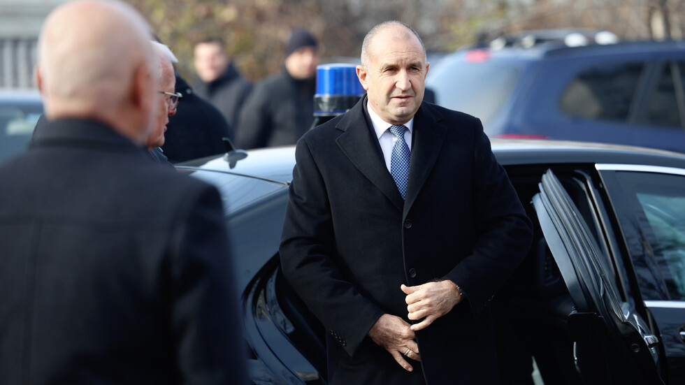 Радев и мнозинството с взаимни обвинения за корупция (обзор)