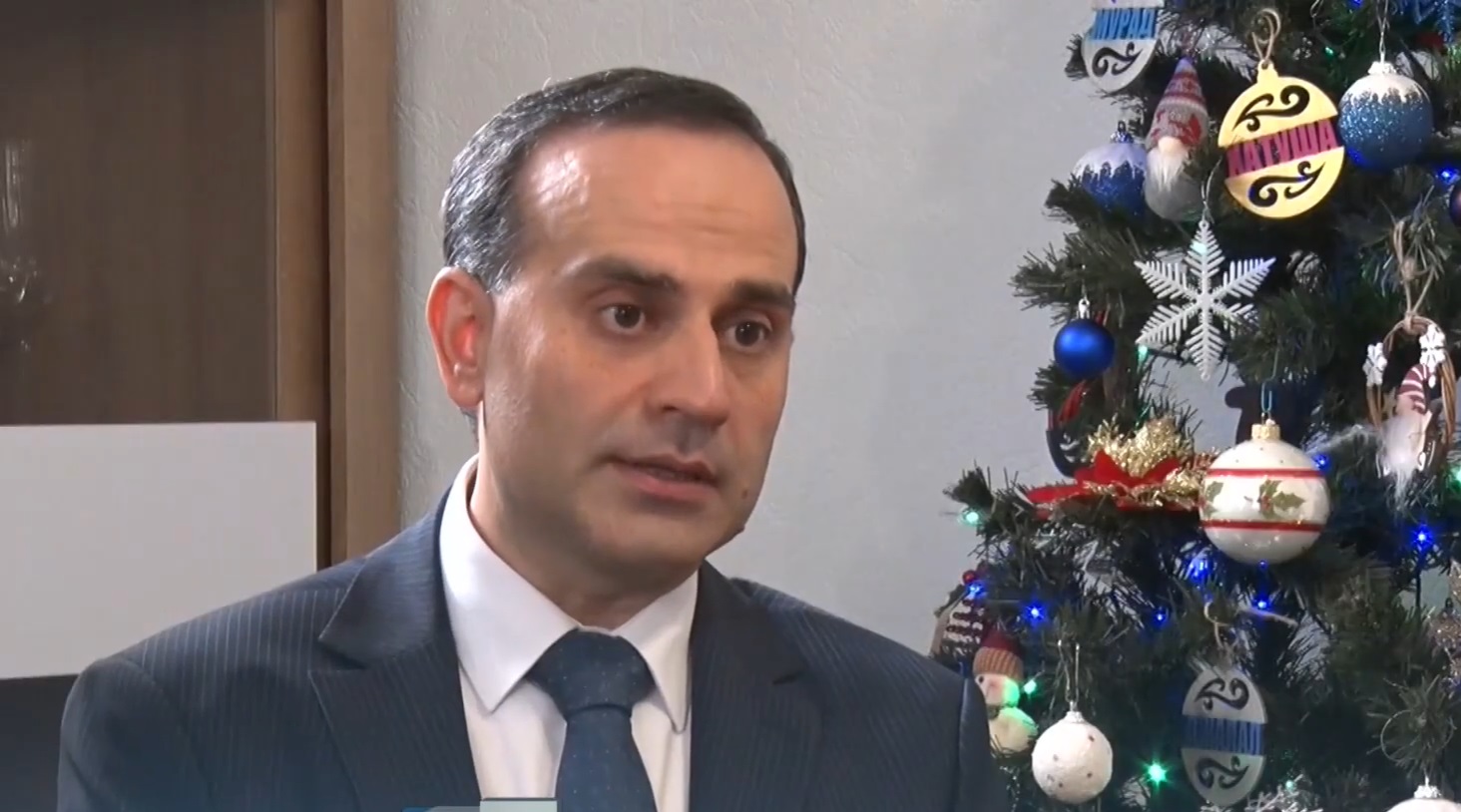 Посланикът на Азербайджан: Бихме разгледали възможност за закупуване на акциите на "Лукойл"