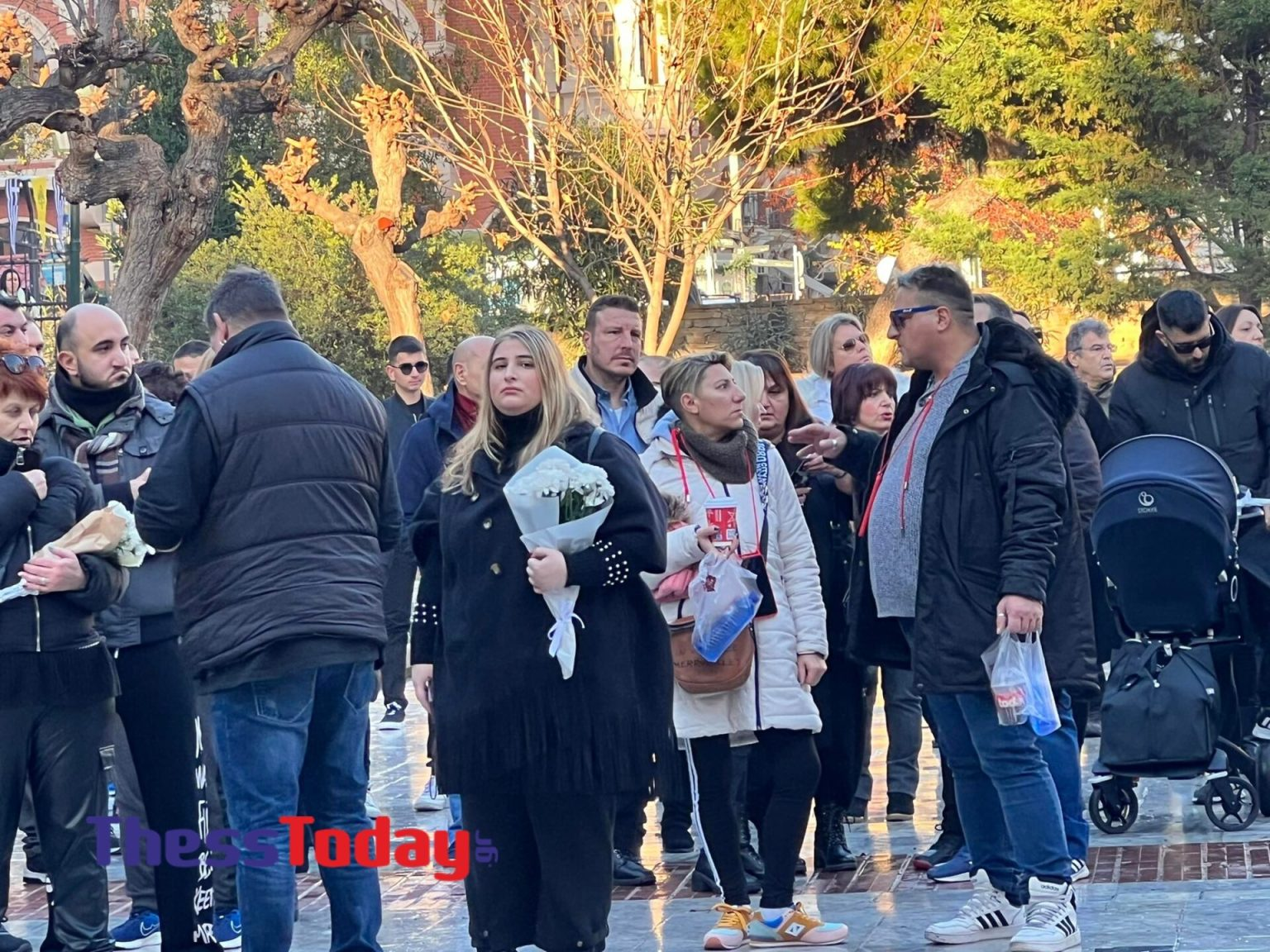 Тридневен траур с песни на Василис Карас в Солун, започна поклонението