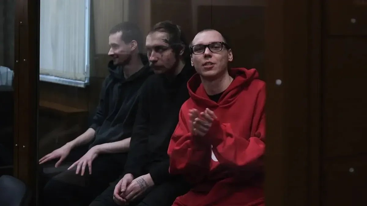 Руски поети получиха ефективни присъди за публично четене на стихове против войната