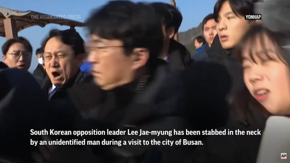 Намушкаха лидера на южнокорейската опозиция (ВИДЕО)