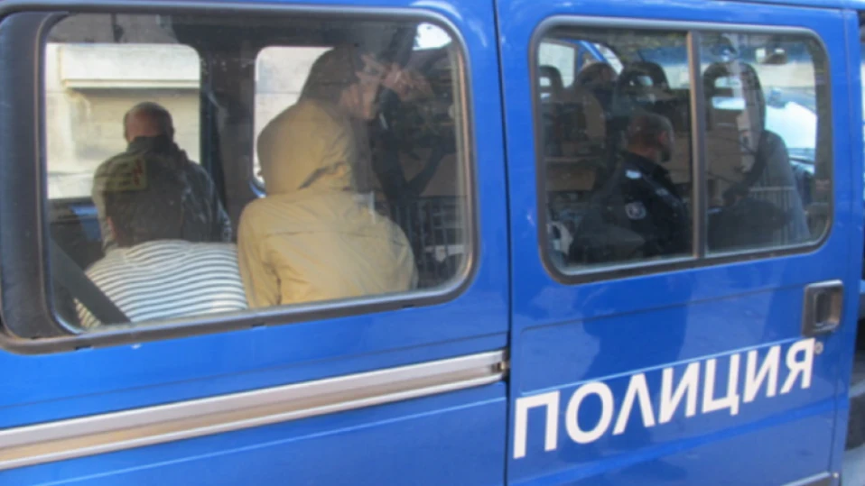 Хванаха бус с 28 мигранти в София