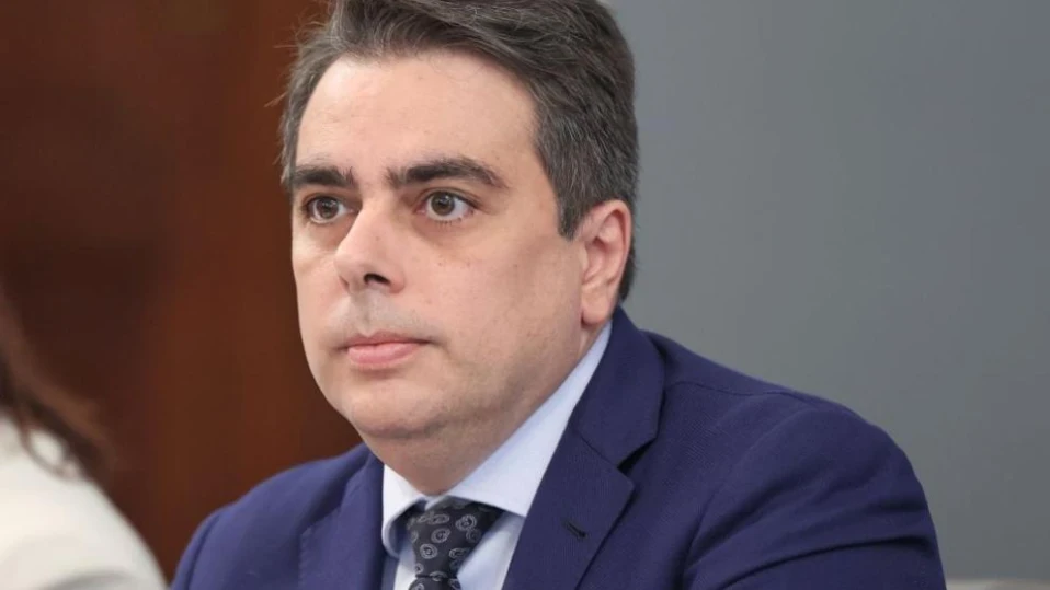Министър Василев назад с 2,4 млрд. лв.