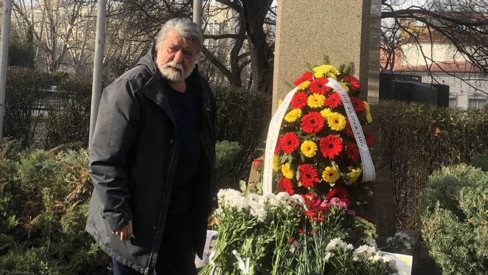 Вежди Рашидов положи цветя на паметника на Христо Ботев в София