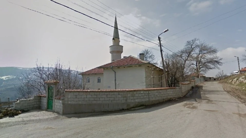 Задържаха подпалвача на джамията в Руенско, имал зъб на ходжата