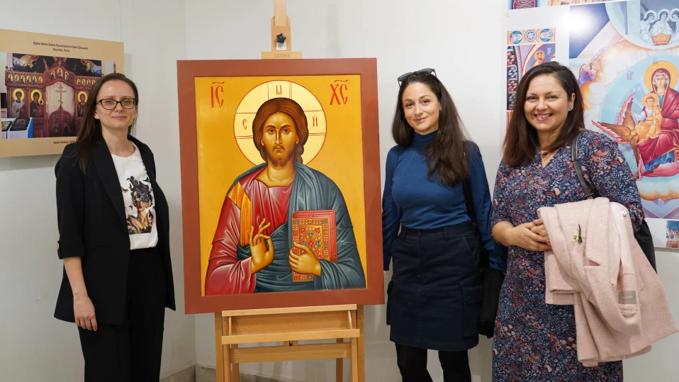Катя Стоядинова и Гeргана Лeсикова представиха изложба „Християнско изкуство. Икони“ в Берлин при огромен успех