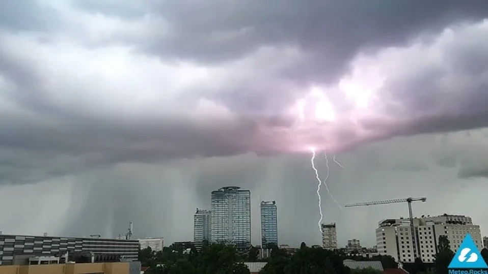 Tелефонът пищи за бедствия и катастрофи