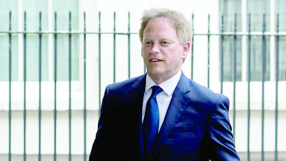 Британският военен министър не изключи нанасянето на удари по обекти на хутите на сушата