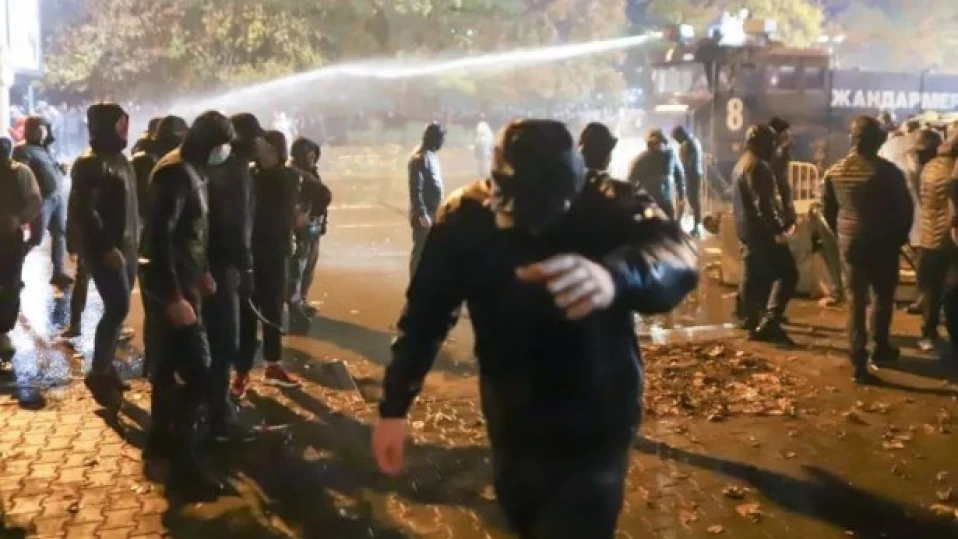 Уволниха полицаи след протеста срещу БФС (обзор)