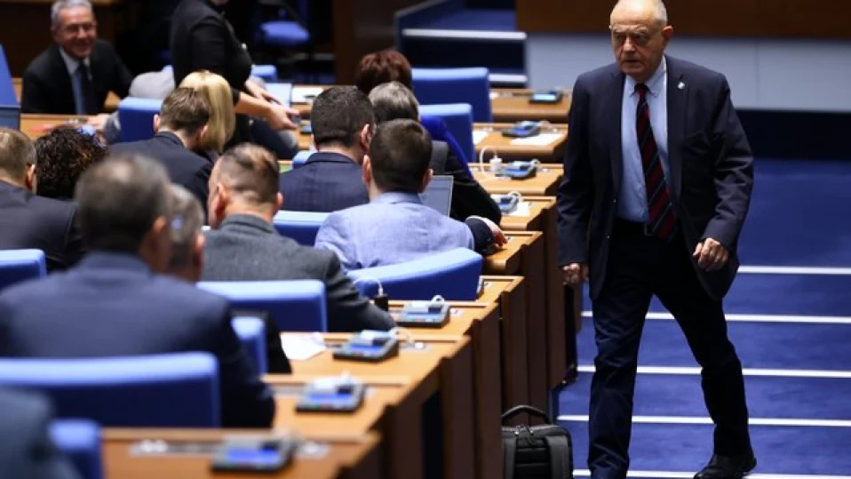 Замразяват важните назначения до ротацията на кабинета