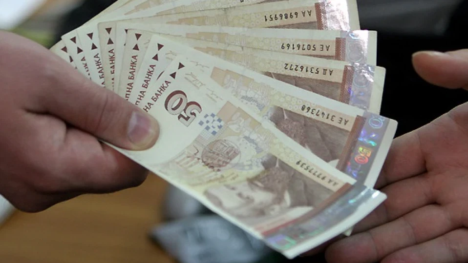 Българите не спестяват и не инвестират