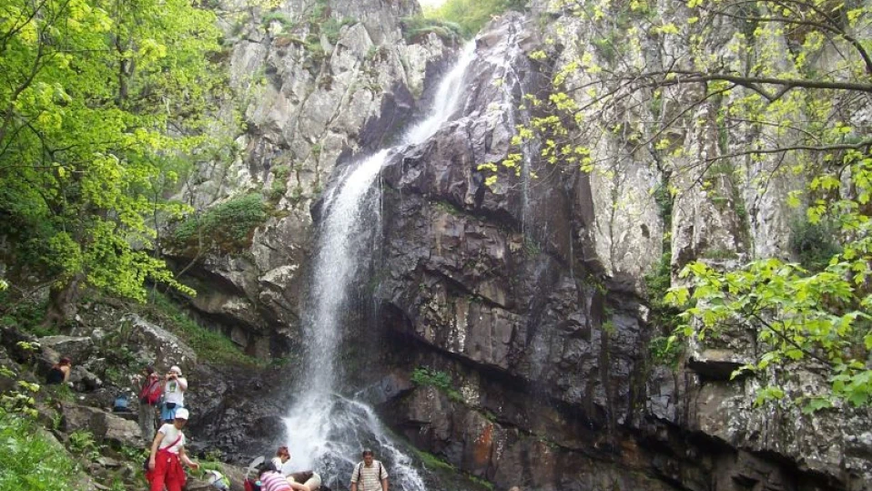 Падналият край Боянския водопад е спасен, но в безсъзнание