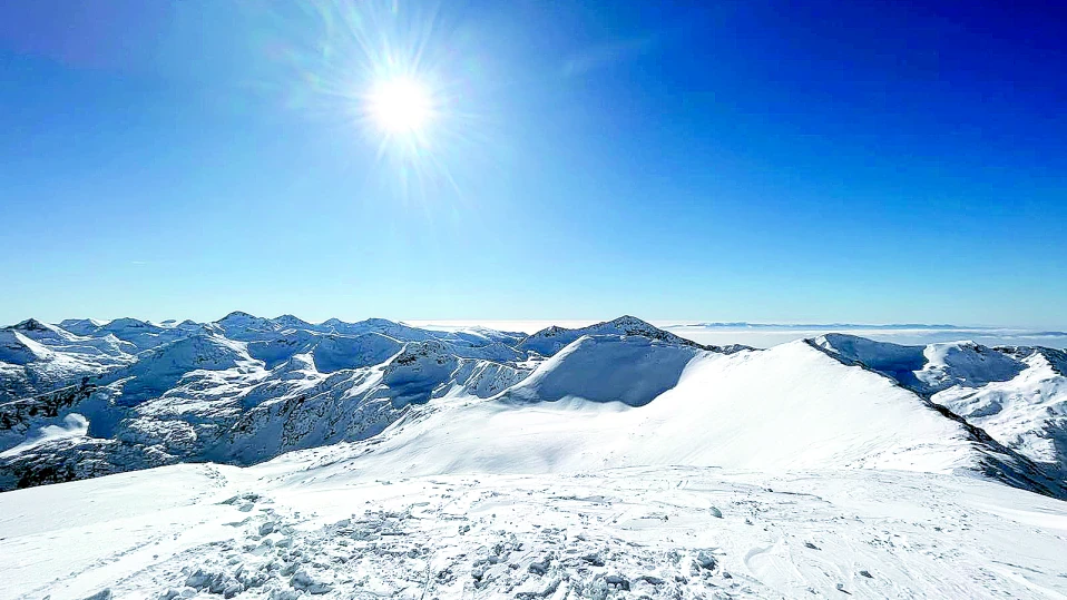 Опасност от откъсване на снежни дъски в планините
