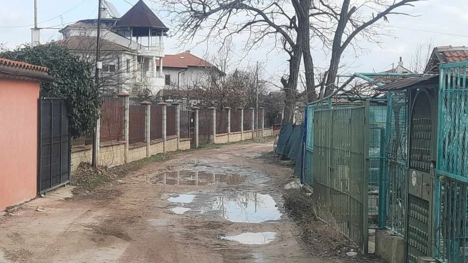 Забавени процедури оставят без нормални улици цели зони във Варна
